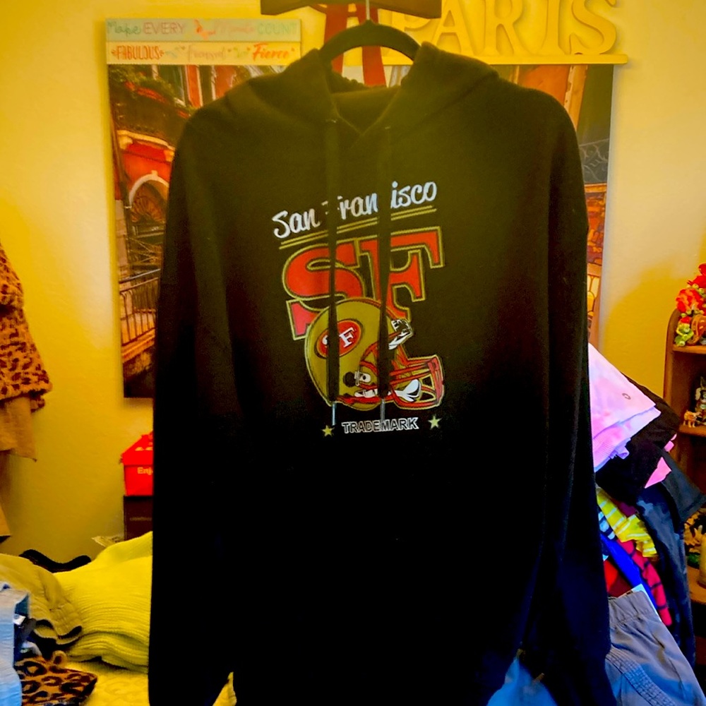 Used women’s size XL 49er sweatshirt.